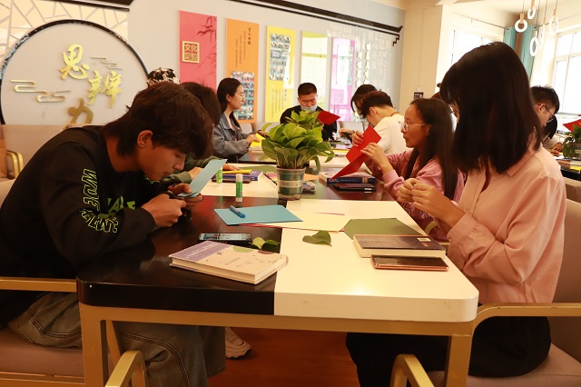 学长计划第891期:开卷有益 书海无涯——经济与管理学院开展“博通经籍”·“一‘书’一世界,一‘叶’一收获”学长计划第十期第二讲