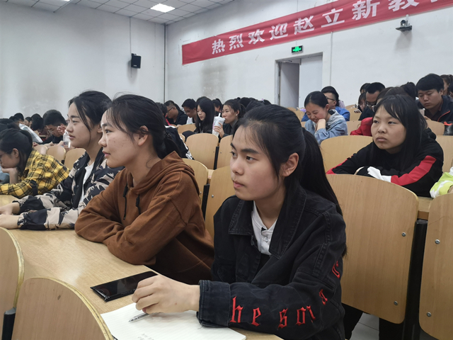 【辅导员说完满】弘扬五四精神 争做时代新人——大数据学院2018级五四精神主题班会