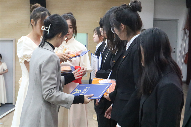 薪火传承守初心 凝心聚力担使命——商务英语学院第十届学生组织答谢会暨第十一届学生组织见面会