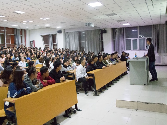 以青春的名义 绽放精彩——艺术传媒学院2018届新生创意写作学院、创业中心宣讲会