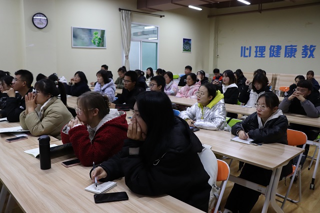 学长计划第920期:捕精彩瞬间 展才艺精华——经济与管理学院开展士·能“箕遇经生”·“校园活动拍摄与后期制作”学长计划第十期第五讲