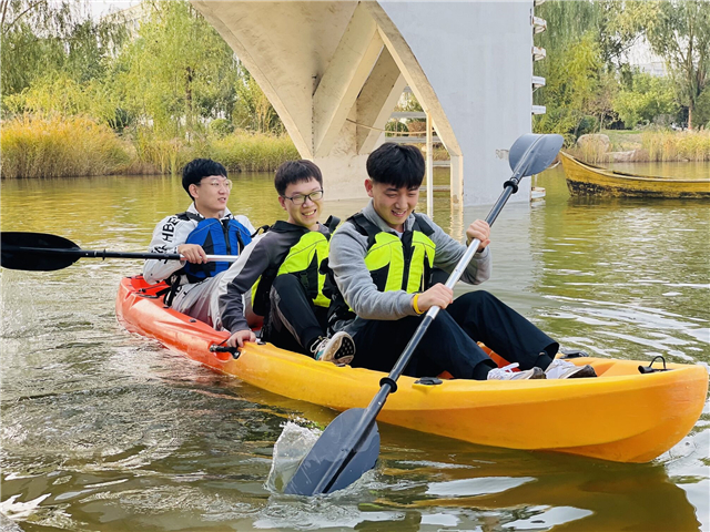 在与众不同的大学成为可能的自己——远景学院举办“乘风破浪的少年 团队凝聚力建设”主题活动