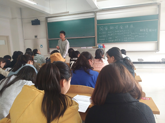 【辅导员说完满】向阳而生 莫让贫困绊我行——淬炼商学院“辅导员说完满”专题活动(十二)