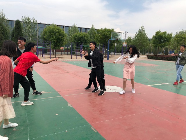 【完满班级】“拾忆童年 趣丢沙包”回忆时光之丢沙包比赛