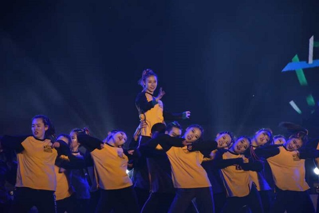 闪光的信院第253期：华丽绽放 舞姿飞扬 点亮梦想 这是“信院舞娘”龙起璞的故事。