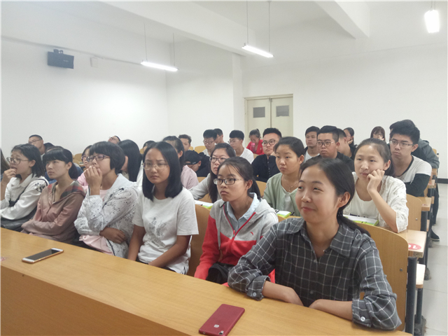 【完满班级】绿色于心 环保于手——淬炼商学院四月完满班级主题活动（三十九）