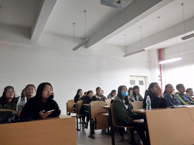 【完满班级】追梦的我们 用行动还一个书香氛围——淬炼商学院“体”味青春主题活动（十九）