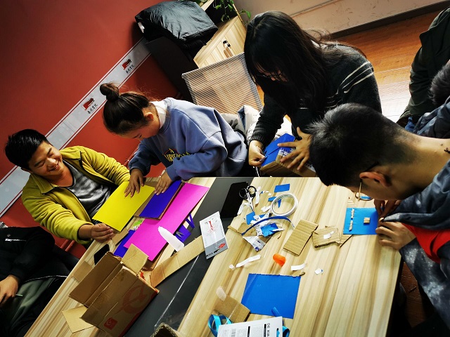 【完满班级】快递盒的“华丽变身”