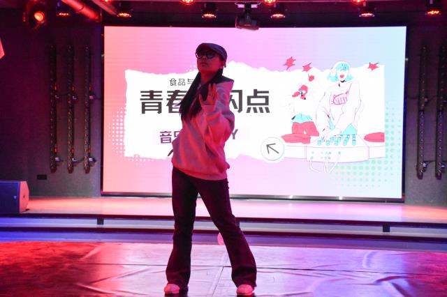 学生舞蹈盛宴:音乐与舞姿的完美融合——食品与环境学院音乐PARTY活动