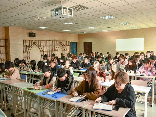 用相机赋予热爱生命 用心去创造景深——青马工程雏鹰班第二讲