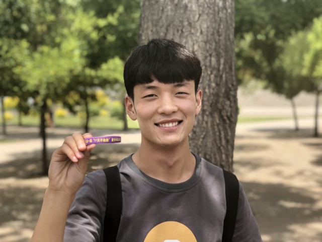 一只手环 改变爱抱怨的你——大数据学院、信息工程学院举办第一届“21天不抱怨”紫手环计划