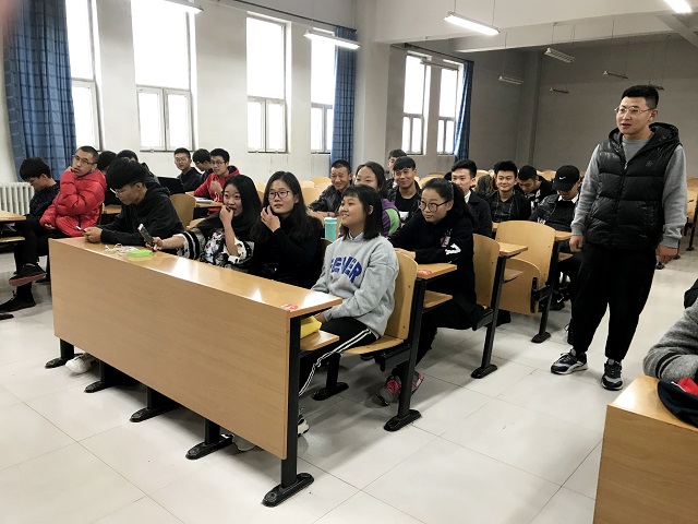 【完满班级】寒风来袭 情谊似火——计科1802班举办“轻松游戏 彩色人生”活动