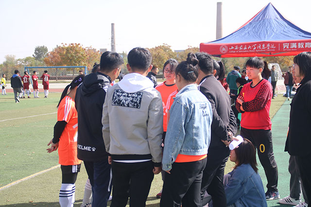 绿茵点亮梦想 激情挥洒青春——第三届“新生杯”足球联赛