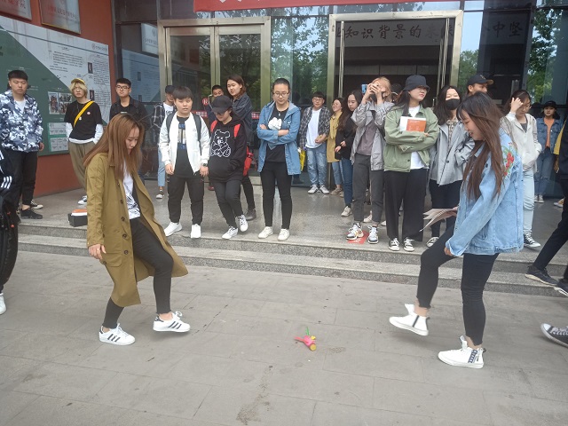 【完满班级】挑战人生难题 踢出坚毅自我——动画1701“战胜挫折 踢开烦恼”完满班级活动