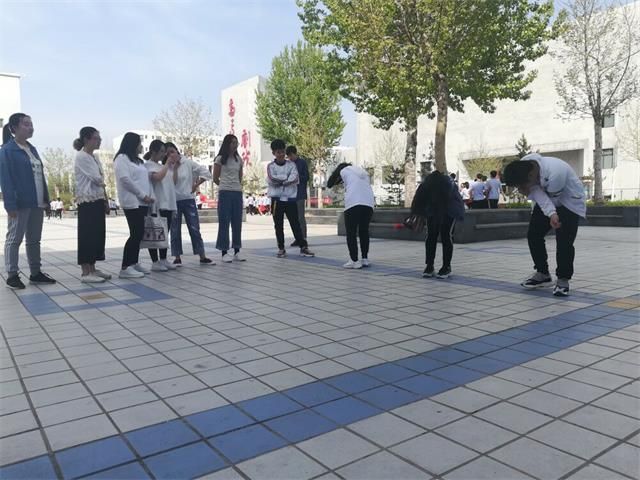 【完满班级】奔跑吧——服装1601班级举办“洋溢青春 拼搏活力”奔跑吧活动