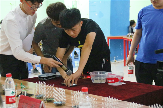 【1+1>2】我校学子齐聚单片机应用大赛 尽显科技创新力量