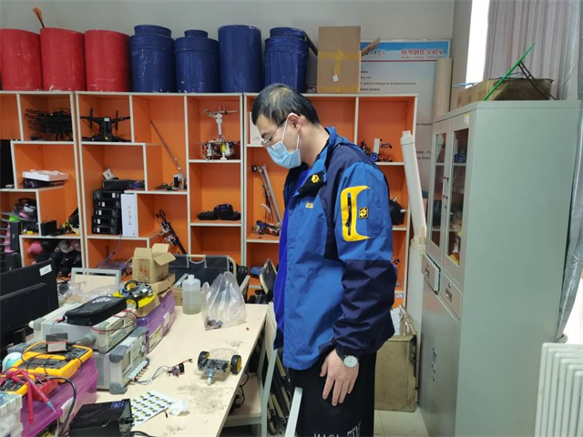 于萧瑟中刚强|捣鼓新发明 勘测多彩工科梦