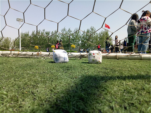 【完满班级】将沙包丢进时光年轮——经济与管理学院区域1601班举办“穿越时光年轮 重温儿时记忆”趣味活动