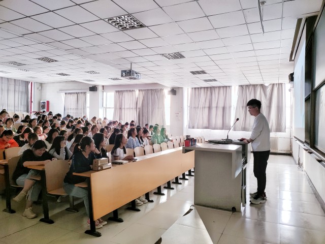 【辅导员说完满】行为与思维的碰撞——淬炼·国际商学院2022级辅导员说完满活动
