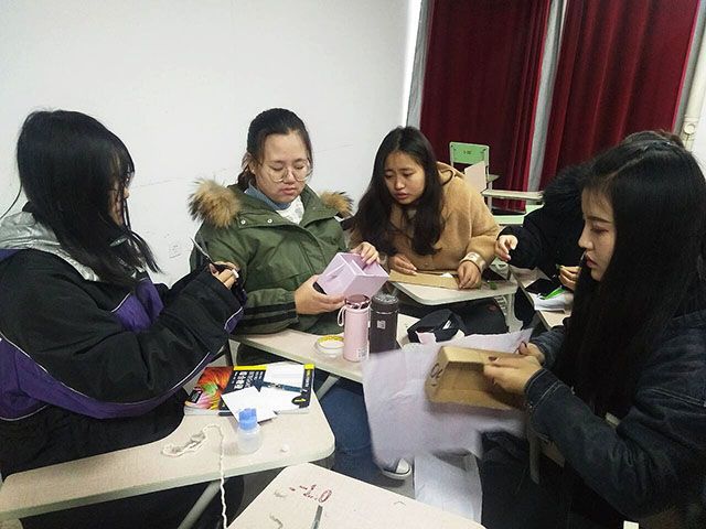 【完满班级】心灵手巧 变废为宝 ——艺术传媒学院视觉1902班“我秀我新，创意比拼”变废为宝动手能力大比拼