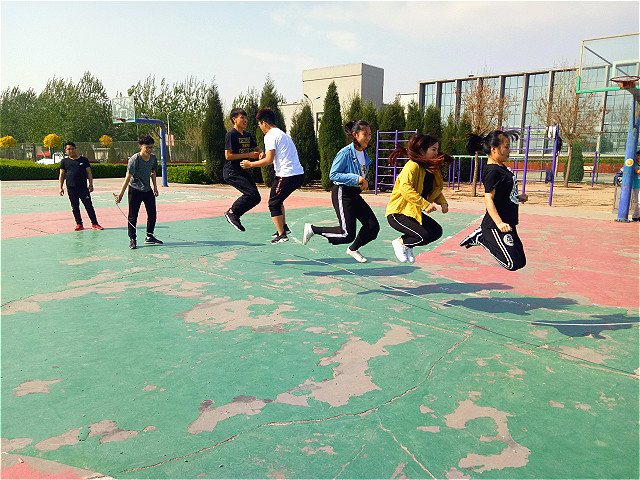 【完满班级】扬五四精神 展团队青春风采——经济管理系物流1602班举办“团队铁人三项”趣味比赛