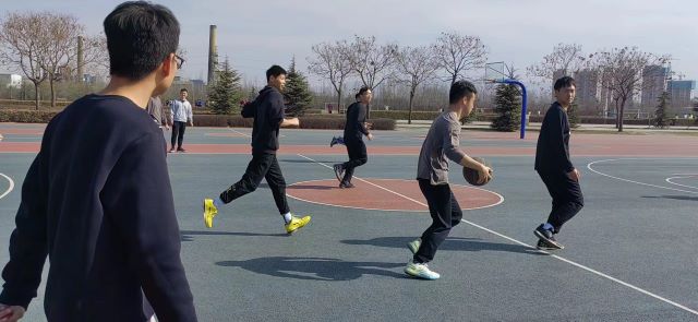 【完满团支部】热血篮球 不负青春——大数据学院、信息工程学院计科2210班完满团支部活动