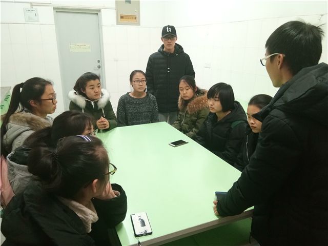 冬日右岸温情相伴 携手共创温馨宿舍——远景学院2017级举办宿舍长座谈会