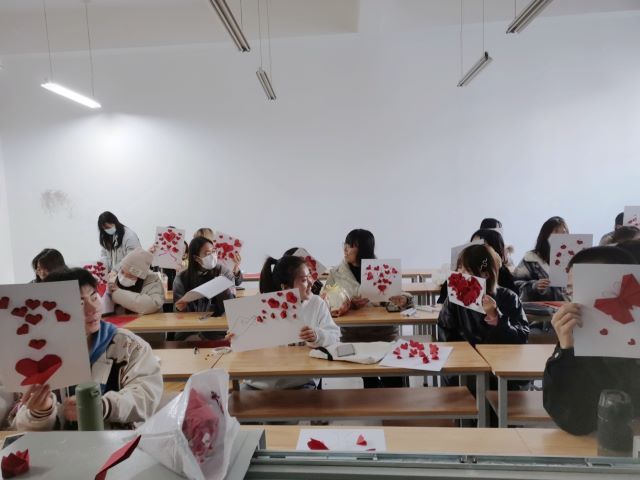 【完满班级】暖冬行动 祈福家人 传递感恩——艺术传媒学院视觉传达（专生）2107班完满班级活动