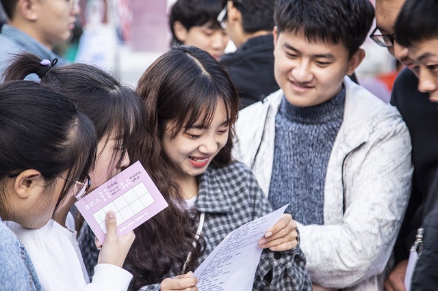 第七届“百团大战”信院吉尼斯挑战赛暨社团纳新线下咨询会圆满落幕