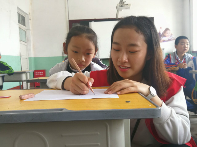 市民课堂第281期:岁月安稳 时光不语——艺术传媒学院“七彩画室星期三”儿童美育成长关爱行动第102期