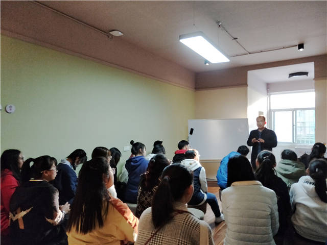 【完满班级】深入学习四史 不忘初心跟党走——数据1802班完满班级