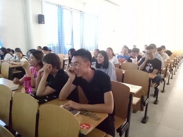 【完满班级】谁言寸草心 报得三春晖——食品与环境学院园林1603班完满班级观影活动