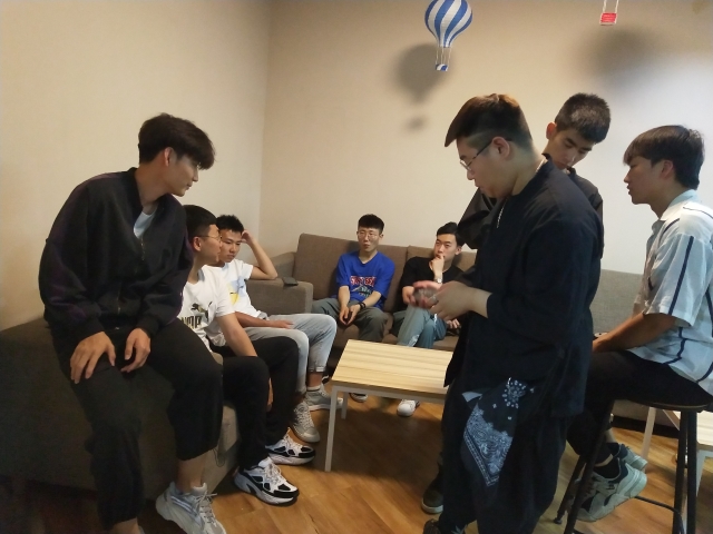 【完满班级】椿萱并茂 敬老尊贤——艺术传媒学院环设1701班学善行德完满班级活动