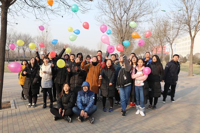 【完满班级】心心相印绕指情 “气”十二变展完满——经济管理系资产1702班创意气球大赛完满班级活动