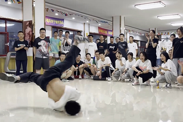 【三下乡】点燃文化自信 感受街舞的魅力——大数据学院、信息工程学院乡村振兴实践团