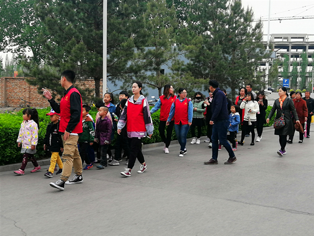 踏青之旅中 推普进行时——付井联合小学师生以及家长参观我校