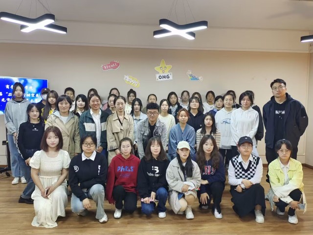 叩响思创大门 迸发青春幻想——商务英语学院第二届“Show出跨时空交流的‘元宇宙’”创意大赛初赛