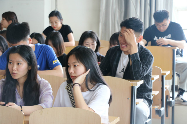 【辅导员说完满】奋进新时代 启航新征程——商务英语学院2017级辅导员说完满