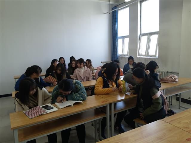 【完满班级】即使现在 你的对手仍在翻阅书本——食品与环境学院食安1502班举办完满班级活动