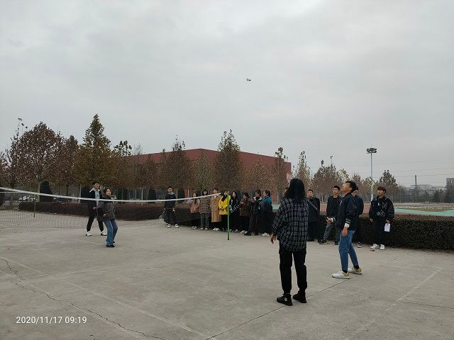 【完满班级】并驾齐驱 扣人心弦——艺术传媒学院环境设计2004班羽毛球比赛活动