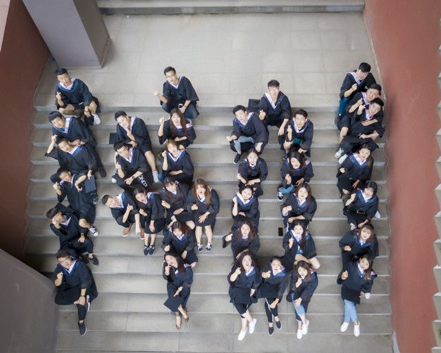 【完满班级】情谊在胶片中定格 我们一路引吭高歌——艺术传媒学院2014级环设1401班完满班级主题活动