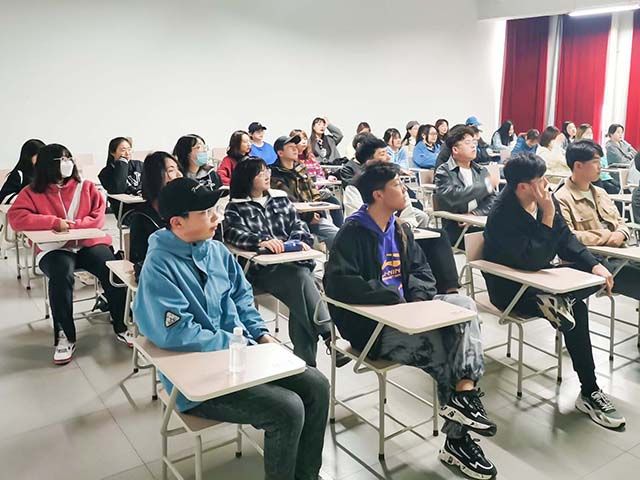 【完满班级】齐心协力 奋力拼搏——艺术传媒学院视觉1803班体育精神电影赏析