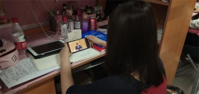 【辅导员说完满】调整姿态，展望未来——艺术传媒学院辅导员说完满“迎接新学期，铭记抗疫英雄”完满班级活动