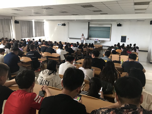 【辅导员说完满】认识真实的自我——艺术传媒学院辅导员说完满