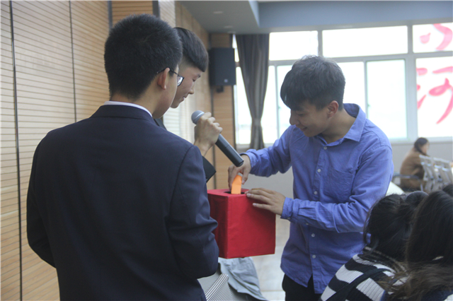 迈步新征程 铸就新辉煌——远景学院举办第78期乌马河周末文化广场活动