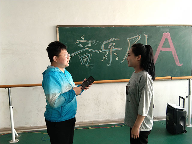 【戏剧节】第七届“魅夜乌马河”校园戏剧节《破立》剧组采访