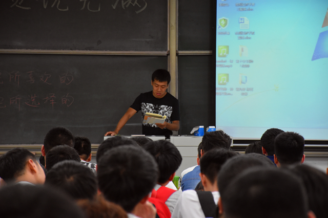 【辅导员说完满】选择自己所喜欢的 奋斗自己所选择的——大数据学院、信息工程学院举办“辅导员说完满”活动