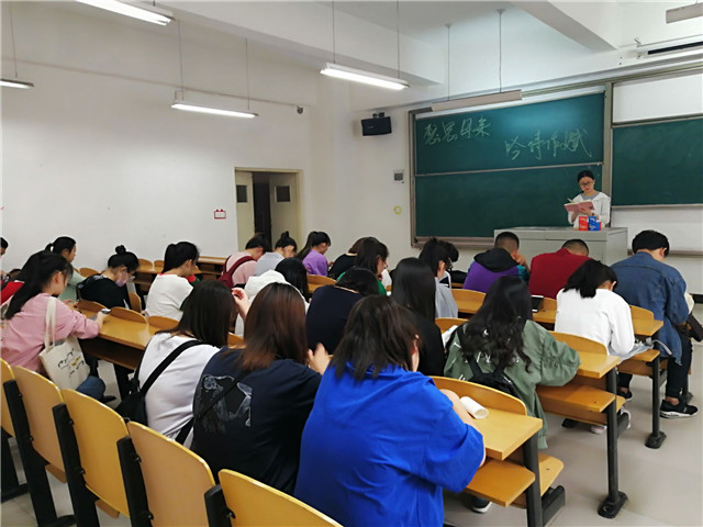 【完满班级】妈妈 我还能拿什么来歌颂你——淬炼商学院五月完满班级主题活动（二十二）