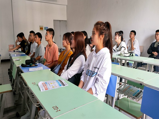 【完满班级】晨曦细雨育桃李 金秋硕果慰园丁——艺术传媒学院环设2004班教师节感悟活动