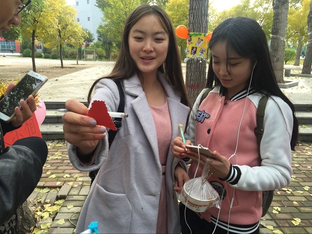 你的脸,摆的什么谱——环科系举办首届“金秋十月·大美信院”网红表情包P图大赛